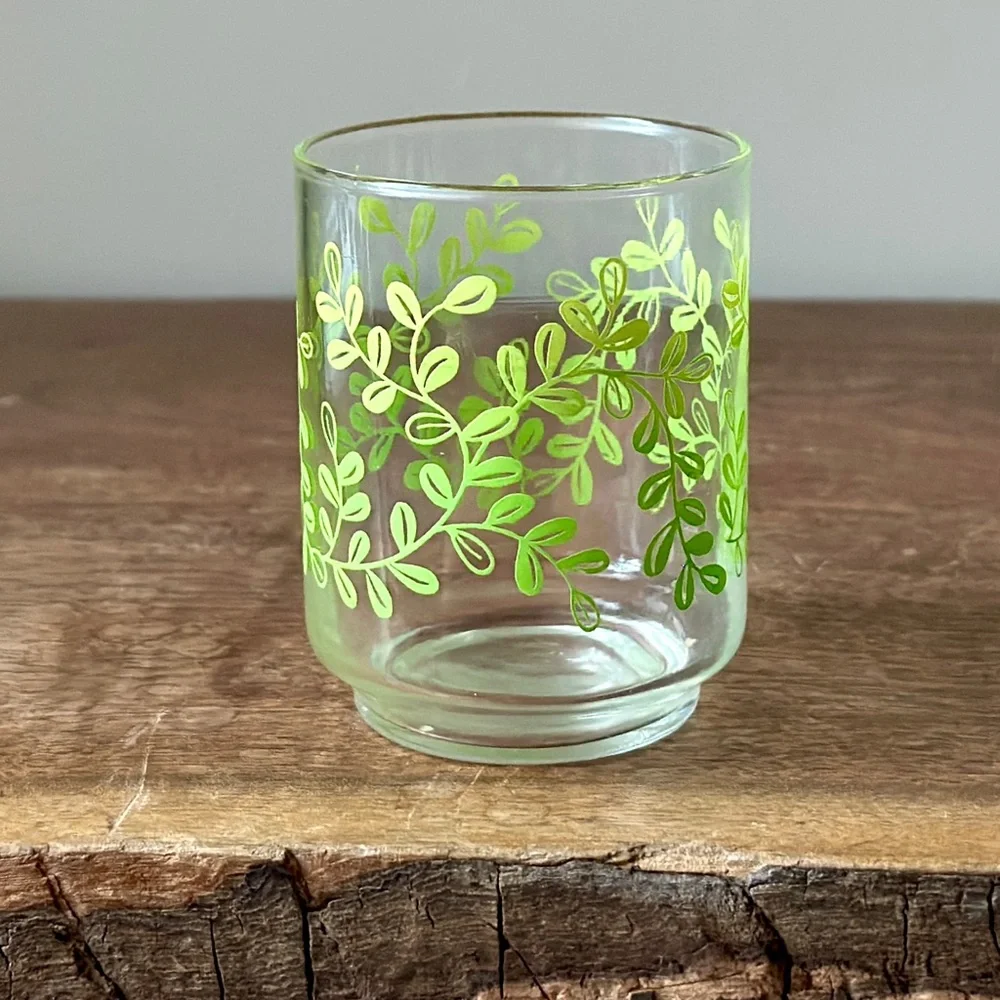 Vintage Leaf Pattern Juice Glasses Retro Drinkware Collectible